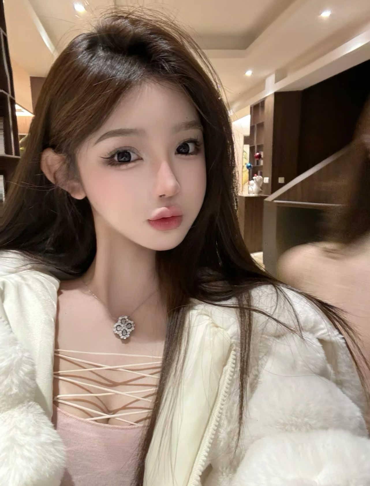 留学生在巴黎塞纳河边泡三花，一段文化与味觉的邂逅